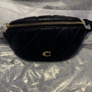 COACH ESSENTIAL BELT BAG WITH PILLOW QUILTING.